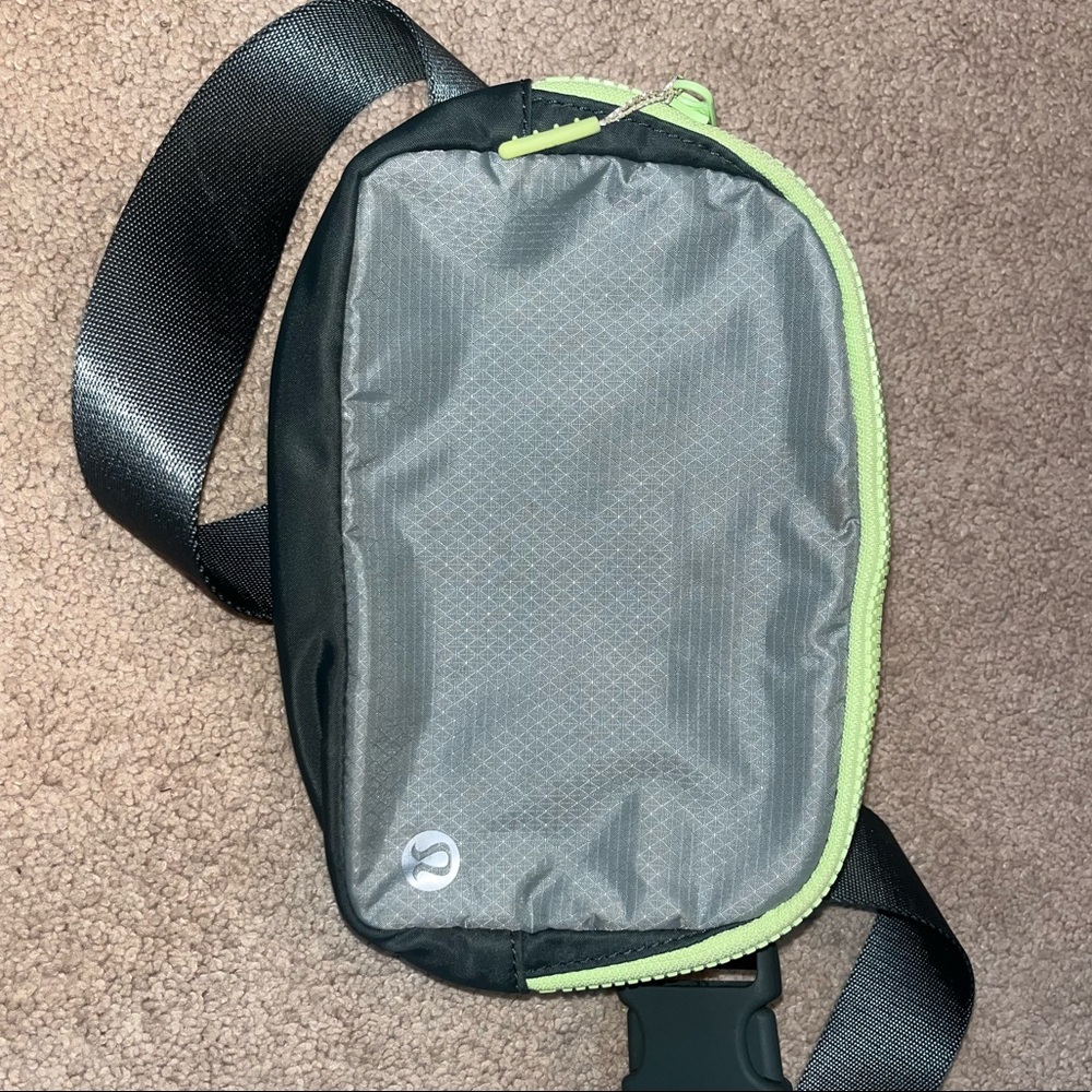 Lululemon Everywhere Belt Bag